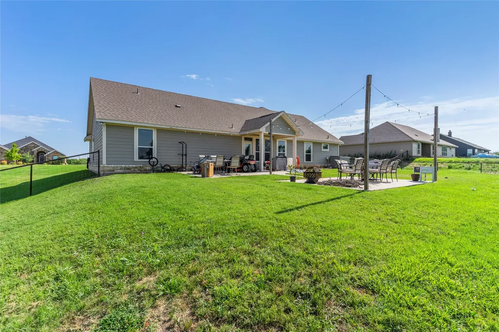 1011 Northern Oaks Court Springtown TX 76082