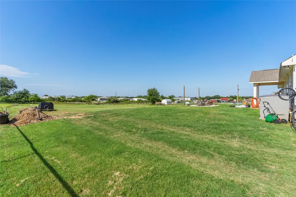 1011 Northern Oaks Court Springtown TX 76082