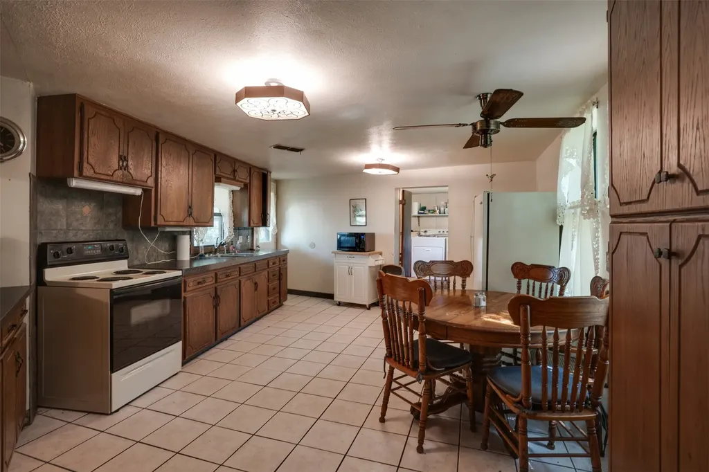 957 Cr 1886 Sunset TX 76270