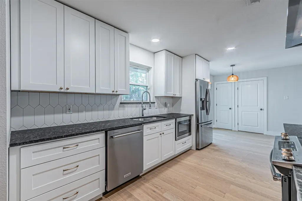 7229 Whispering Pines Drive Dallas TX 75248