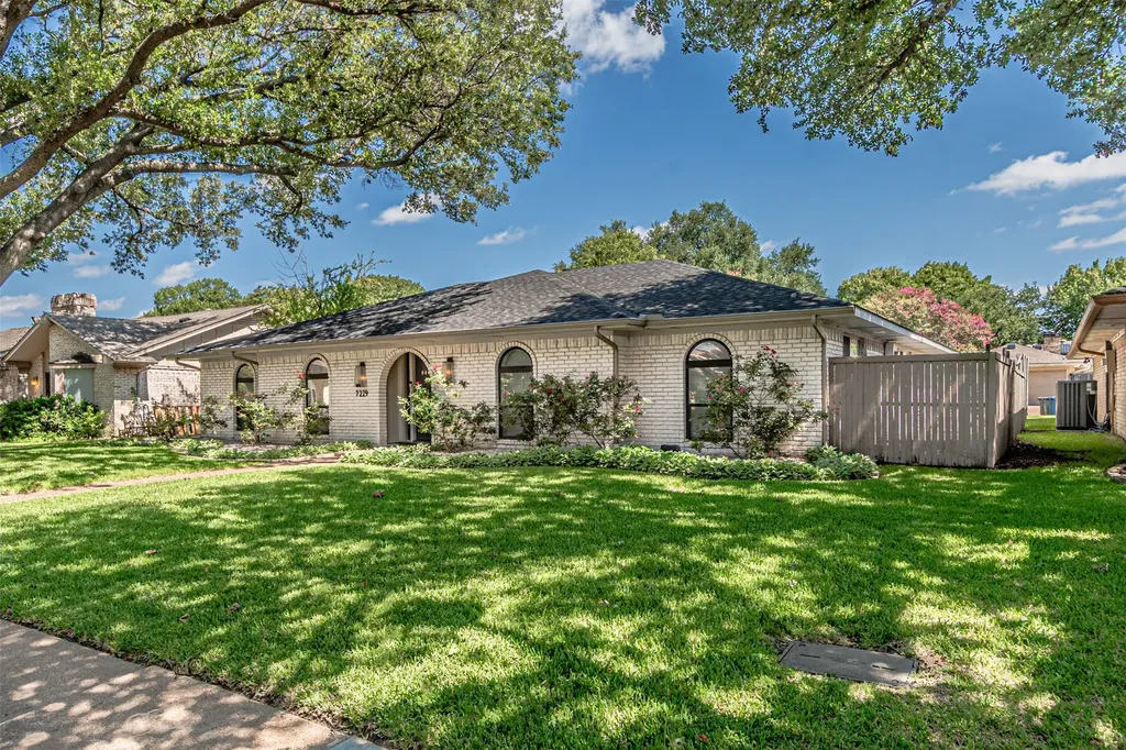 7229 Whispering Pines Drive Dallas TX 75248