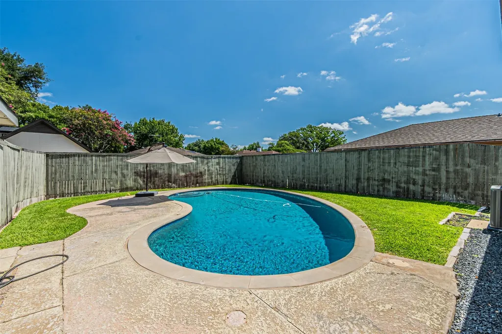 7229 Whispering Pines Drive Dallas TX 75248