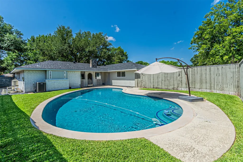 7229 Whispering Pines Drive Dallas TX 75248