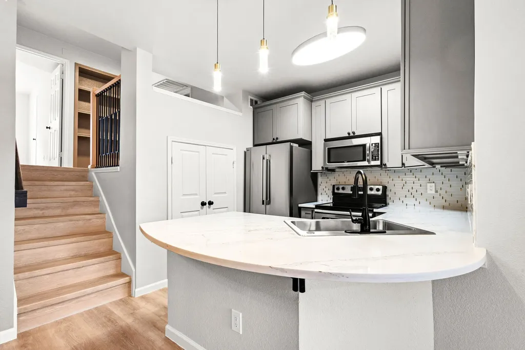 2201 Wolf Street Dallas TX 75201