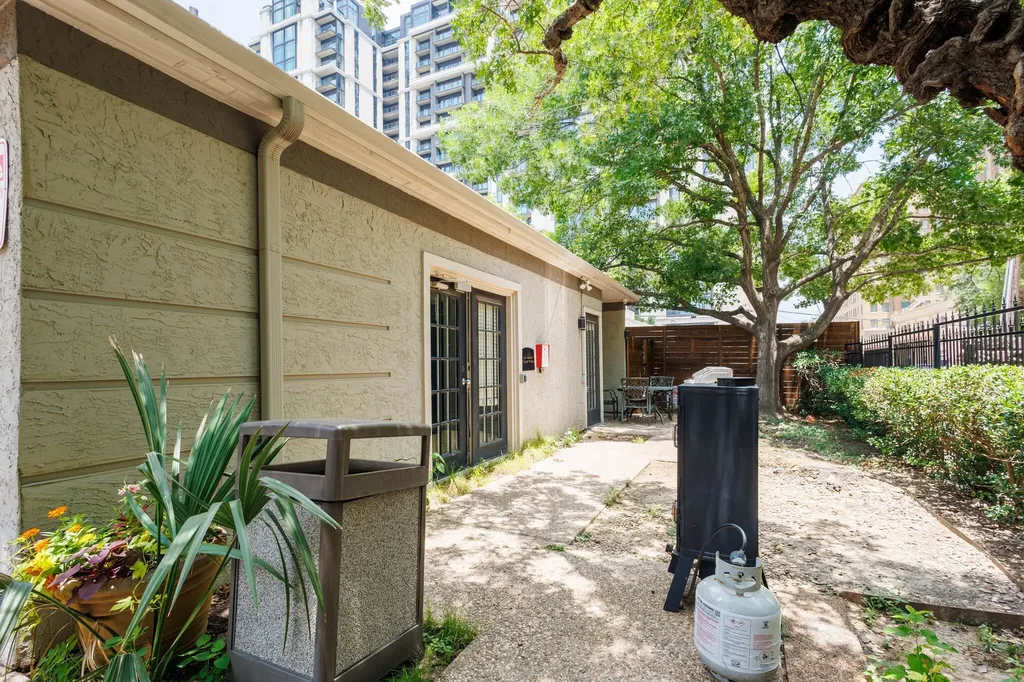 2201 Wolf Street Dallas TX 75201