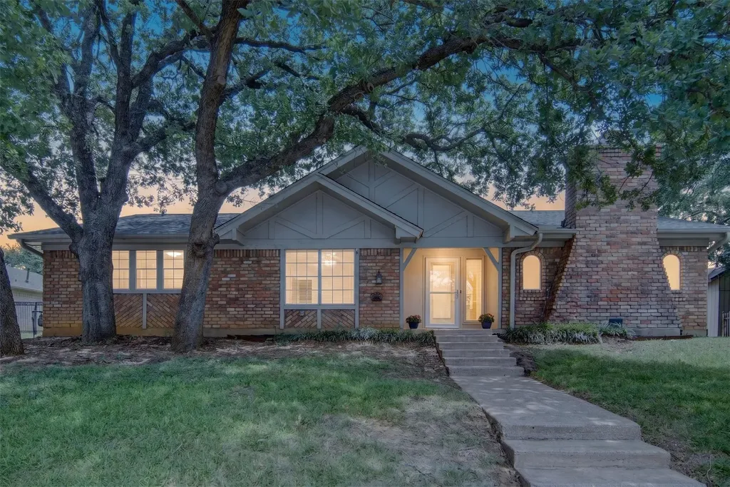 2208 Cambridge Drive Hurst TX 76054