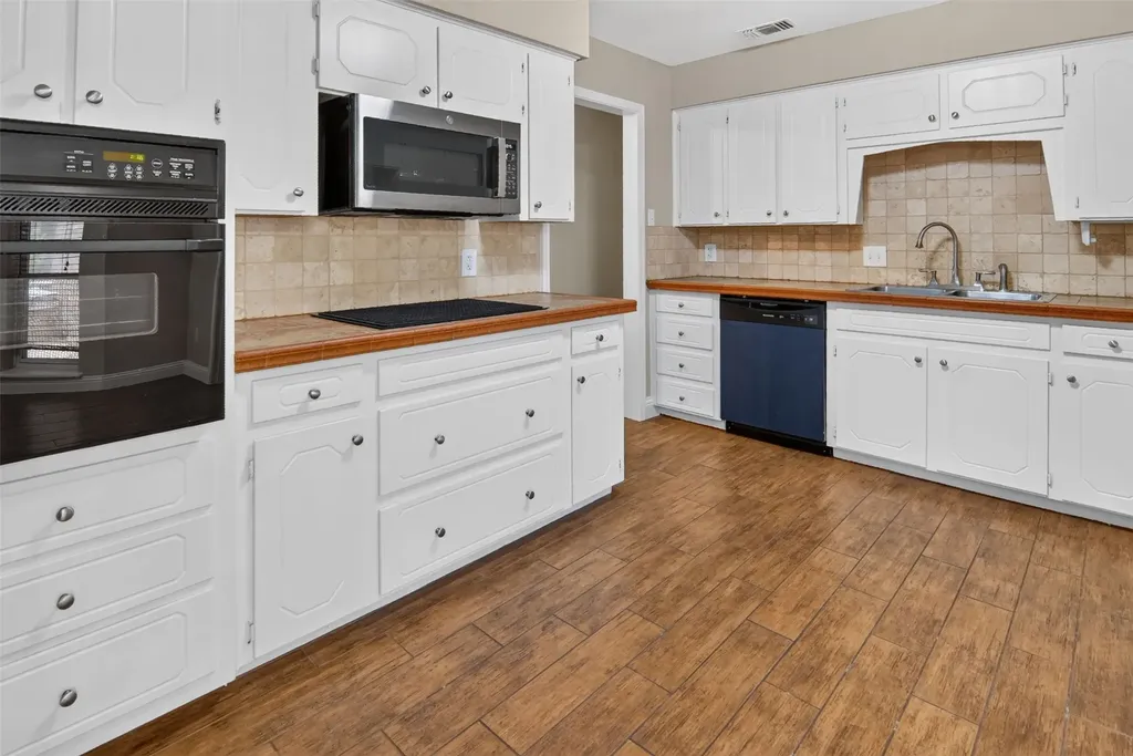 2208 Cambridge Drive Hurst TX 76054