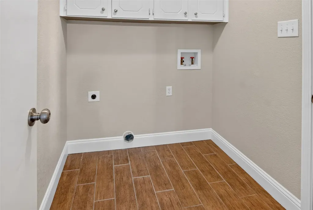 2208 Cambridge Drive Hurst TX 76054