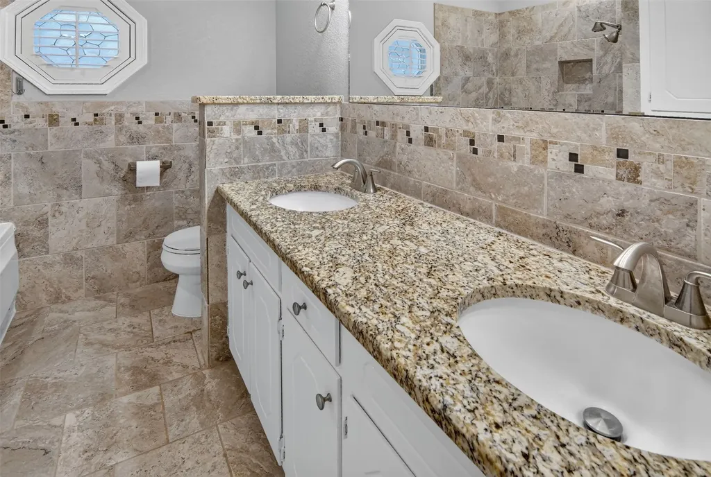 2208 Cambridge Drive Hurst TX 76054