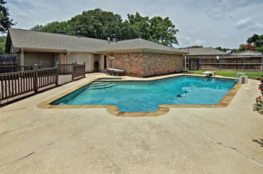 2208 Cambridge Drive Hurst TX 76054