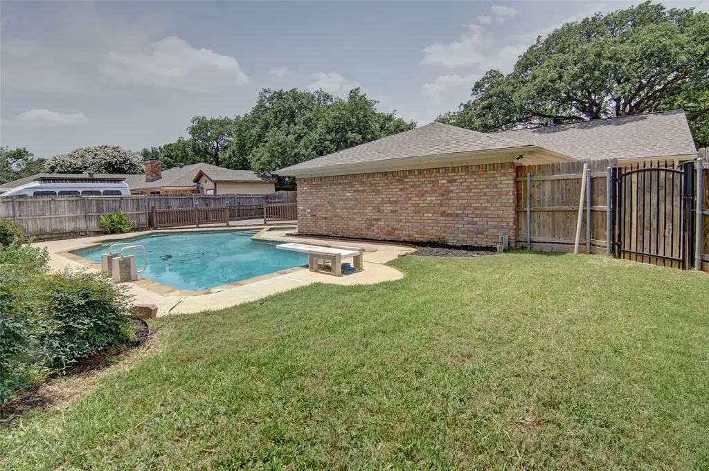 2208 Cambridge Drive Hurst TX 76054