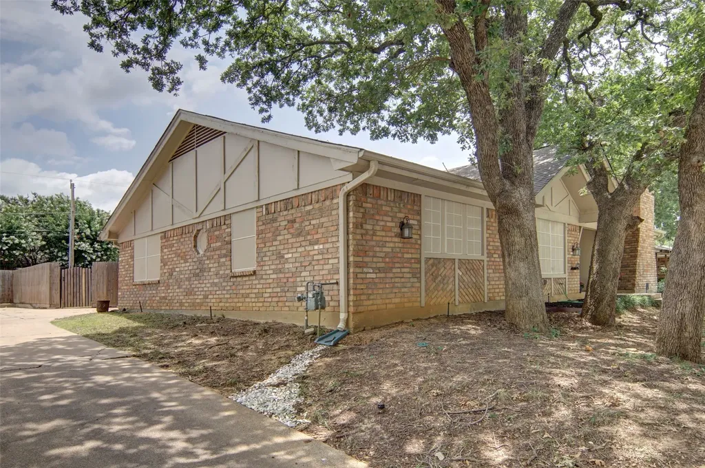 2208 Cambridge Drive Hurst TX 76054