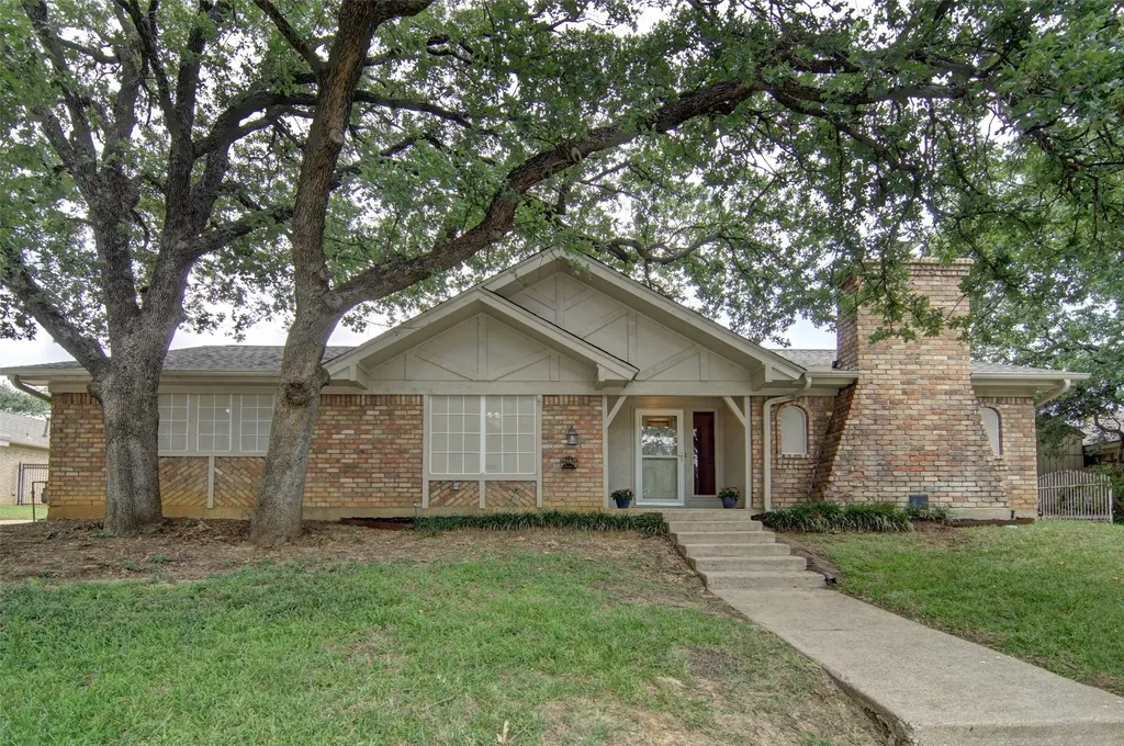 2208 Cambridge Drive Hurst TX 76054