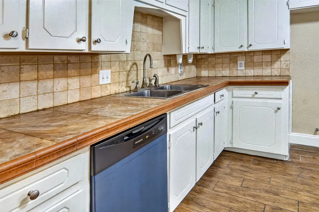2208 Cambridge Drive Hurst TX 76054