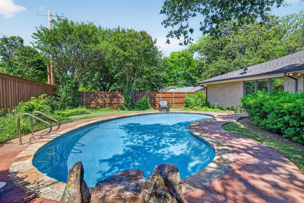 7141 Twin Tree Lane Dallas TX 75214