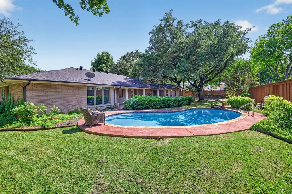 7141 Twin Tree Lane Dallas TX 75214
