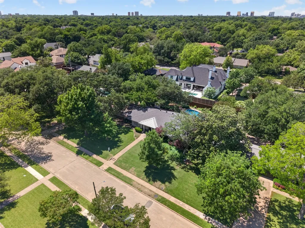 7141 Twin Tree Lane Dallas TX 75214