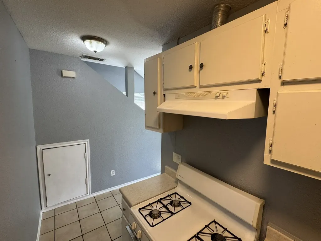 3850 Mt Ranier Street Dallas TX 75211