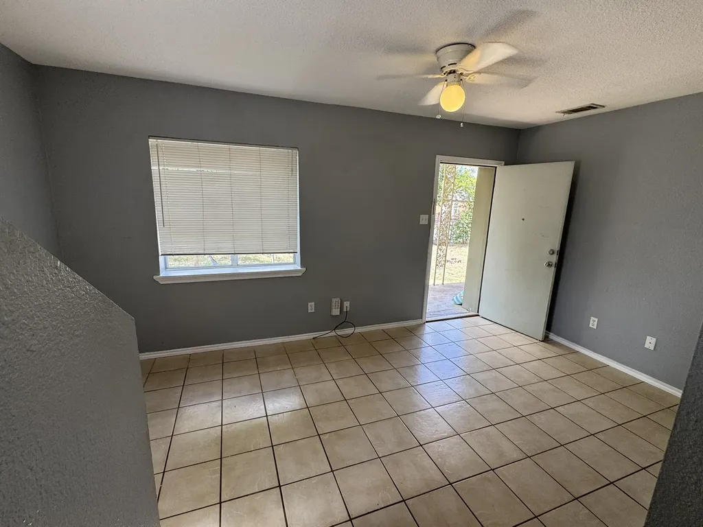 3850 Mt Ranier Street Dallas TX 75211