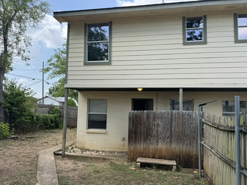 3850 Mt Ranier Street Dallas TX 75211