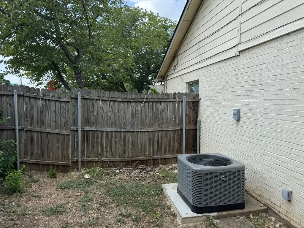 3850 Mt Ranier Street Dallas TX 75211