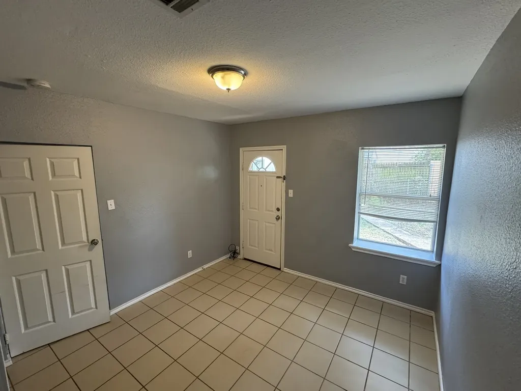 3850 Mt Ranier Street Dallas TX 75211