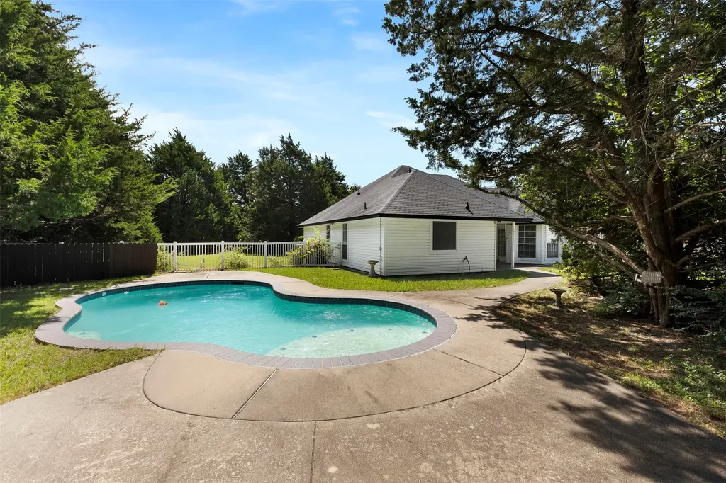 401 Rugged Drive Red Oak TX 75154