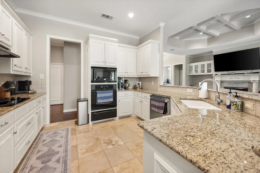 2015 Kodiak Court Arlington TX 76013