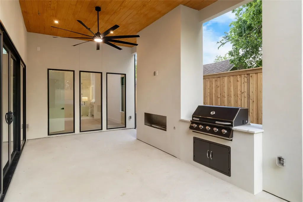 9035 San Benito Way Dallas TX 75218