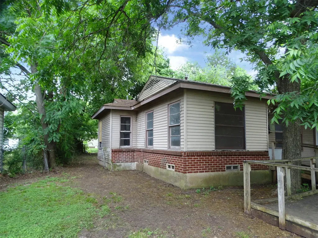 3032 Dahlia Drive Dallas TX 75216