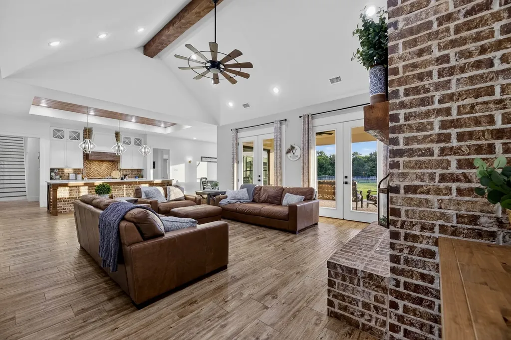 985 Vest Lane Pilot Point TX 76258