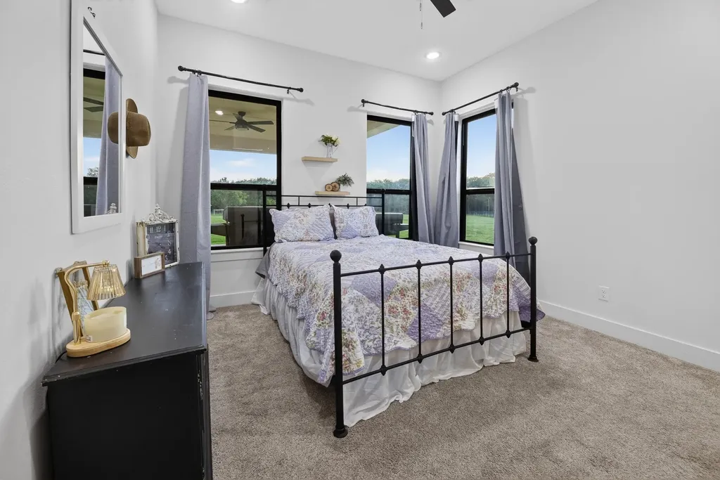 985 Vest Lane Pilot Point TX 76258