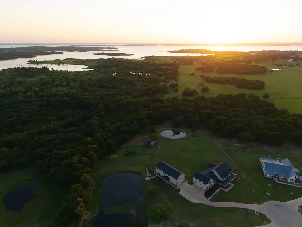 985 Vest Lane Pilot Point TX 76258
