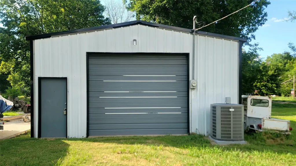 805 S Walnut Clarksville TX 75426