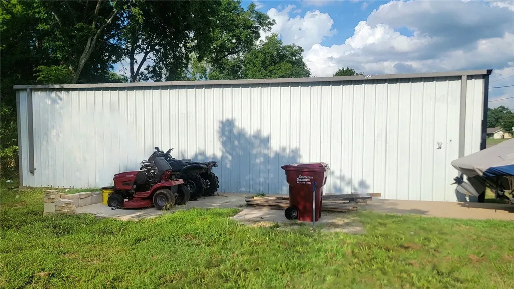 805 S Walnut Clarksville TX 75426