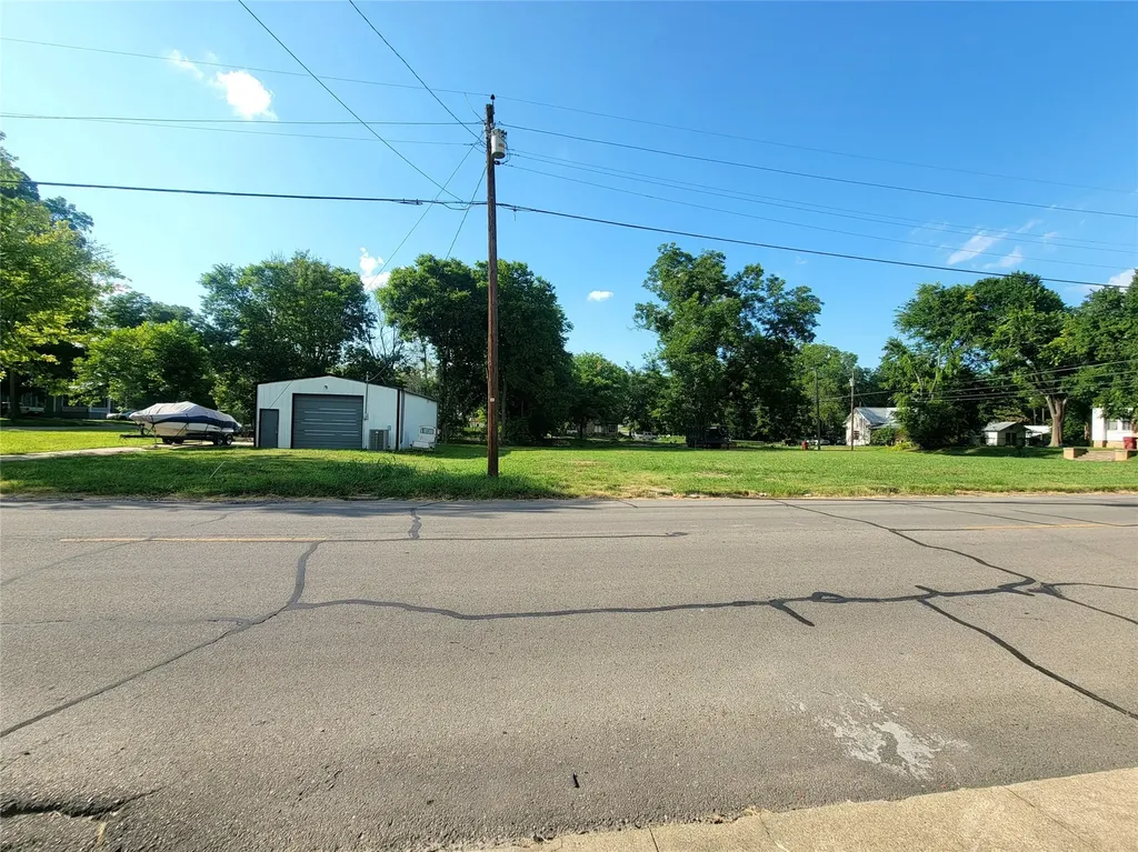 805 S Walnut Clarksville TX 75426