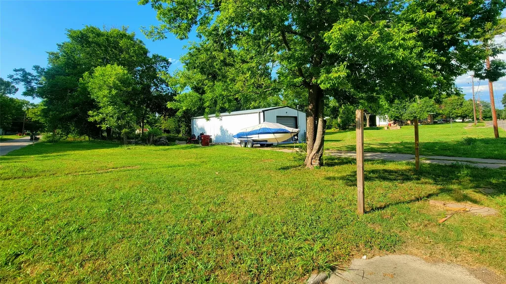 805 S Walnut Clarksville TX 75426