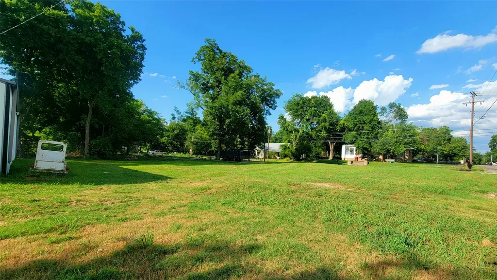805 S Walnut Clarksville TX 75426