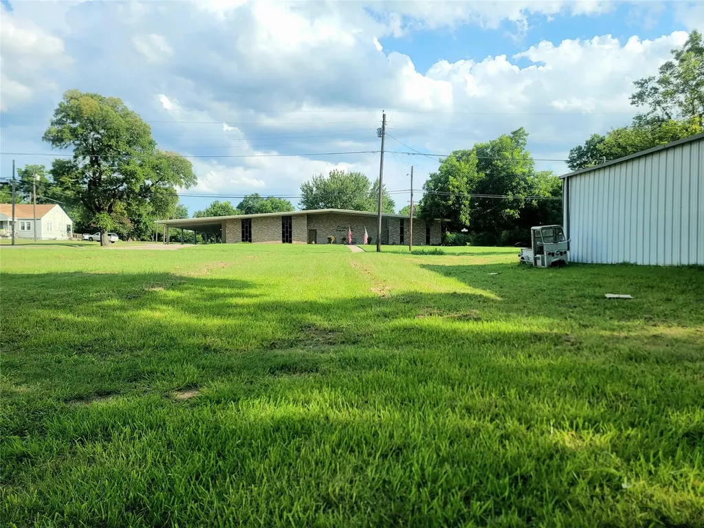 805 S Walnut Clarksville TX 75426