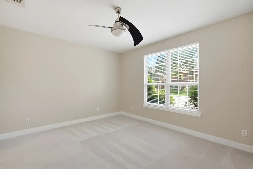 5221 Park Drive River Oaks TX 76114