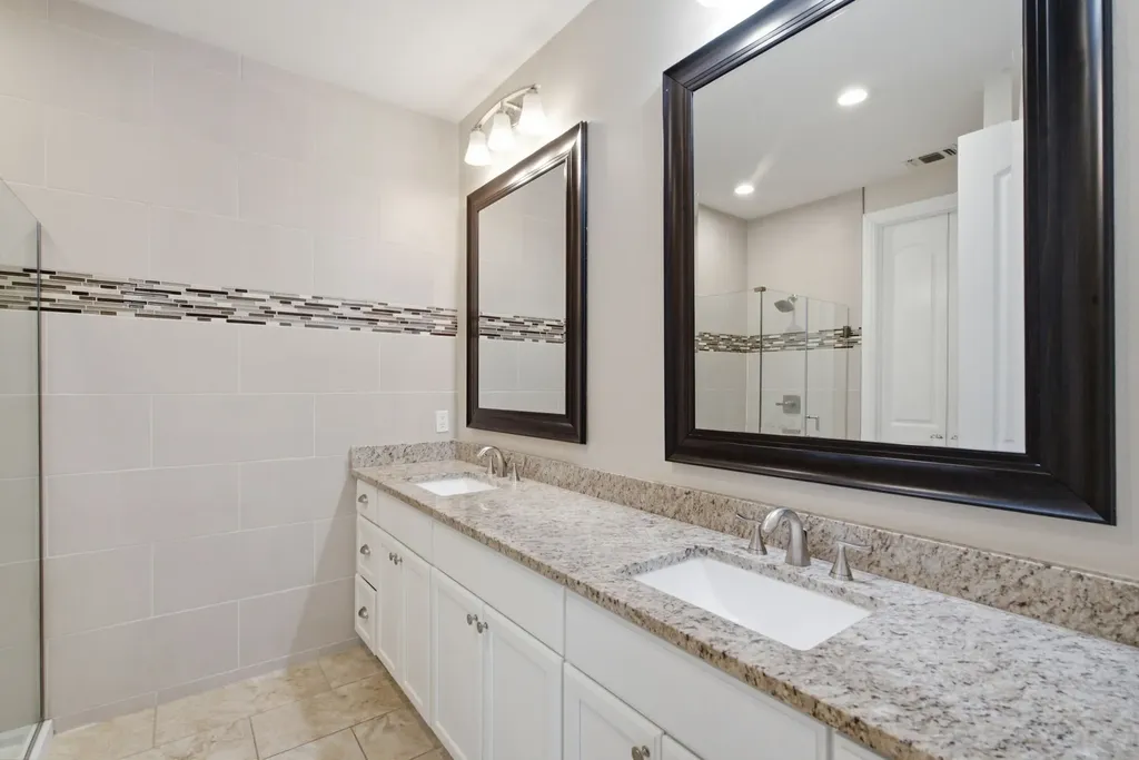 5221 Park Drive River Oaks TX 76114