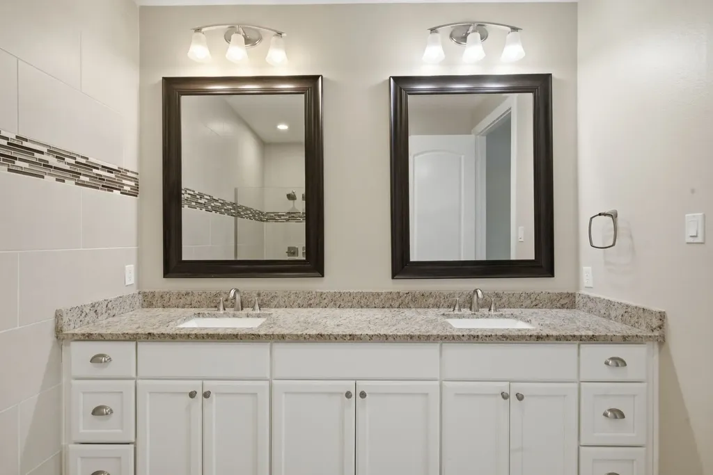 5221 Park Drive River Oaks TX 76114