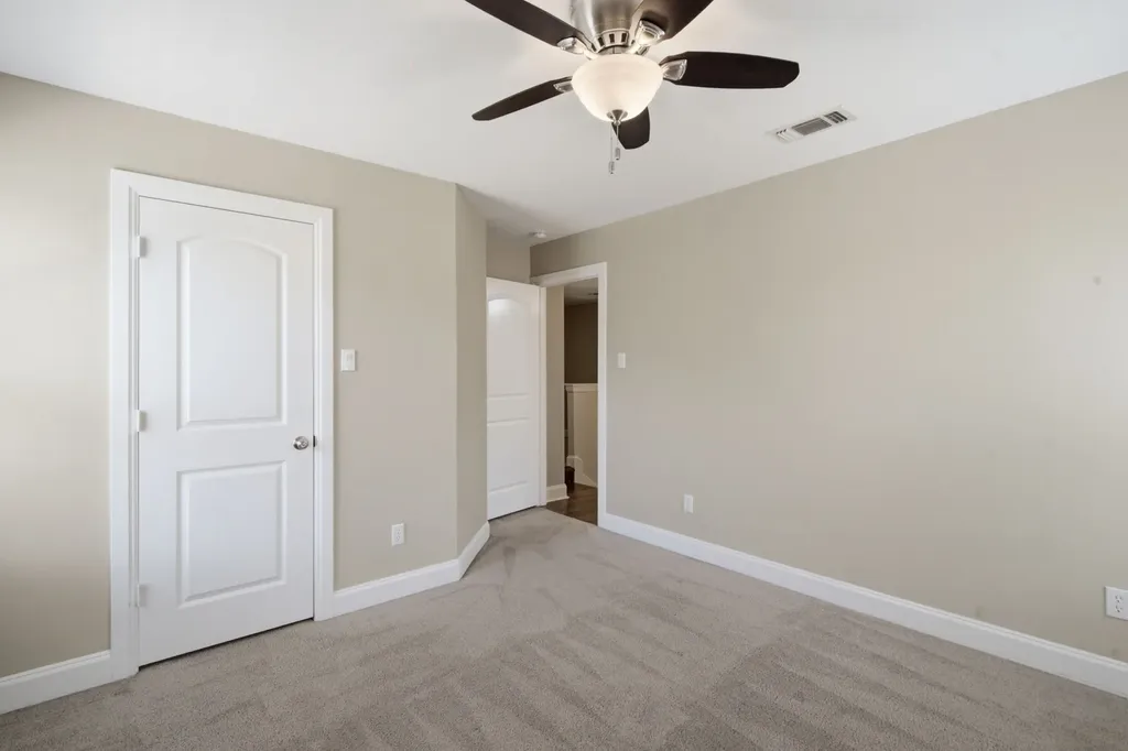 5221 Park Drive River Oaks TX 76114