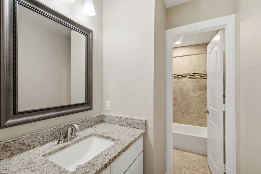 5221 Park Drive River Oaks TX 76114