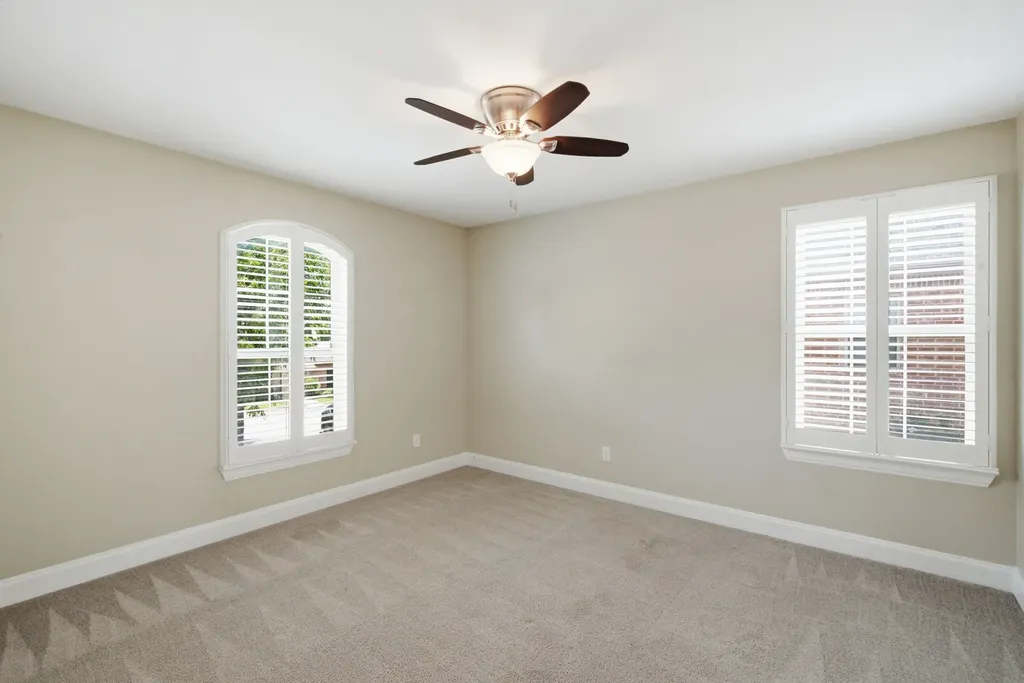 5221 Park Drive River Oaks TX 76114