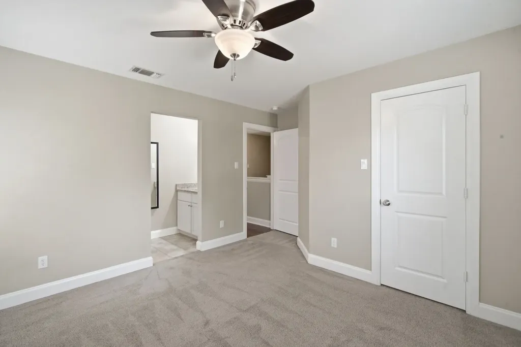 5221 Park Drive River Oaks TX 76114