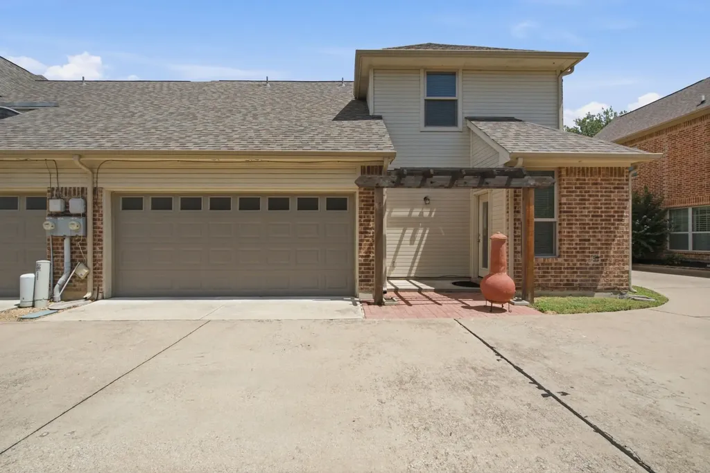 5221 Park Drive River Oaks TX 76114