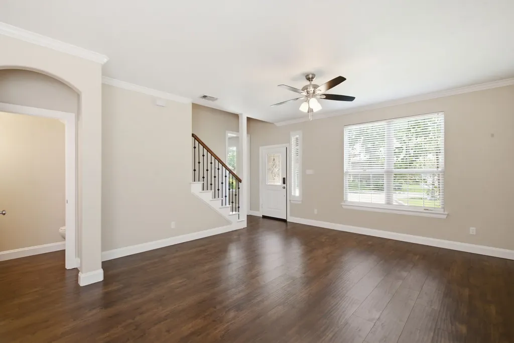 5221 Park Drive River Oaks TX 76114