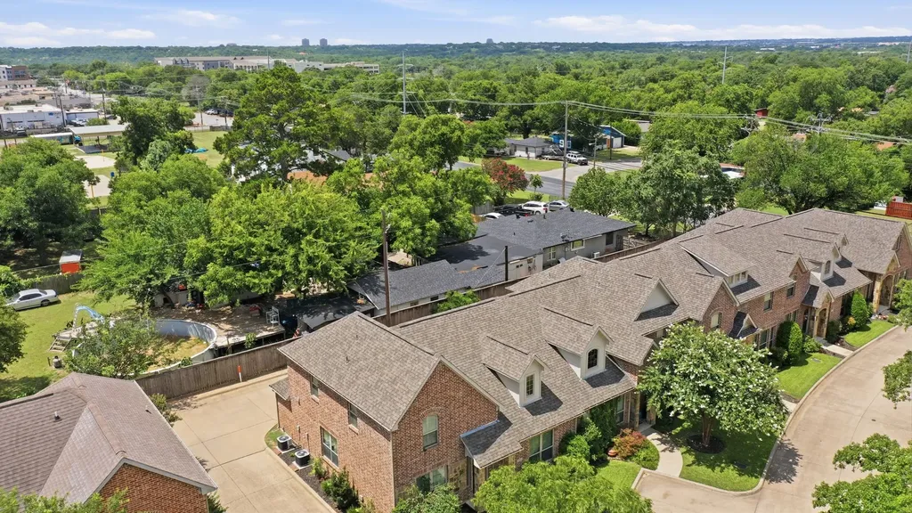 5221 Park Drive River Oaks TX 76114