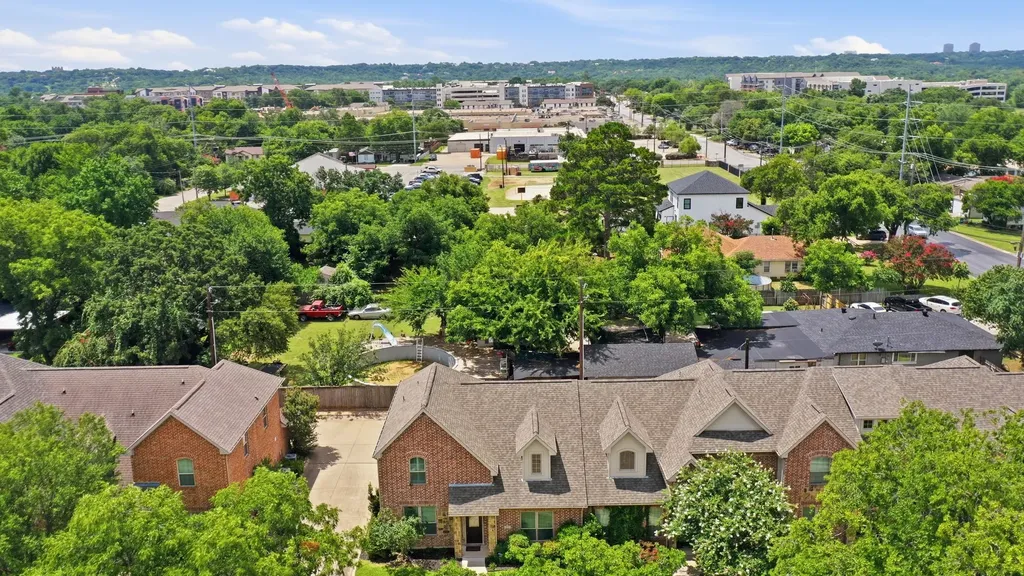 5221 Park Drive River Oaks TX 76114